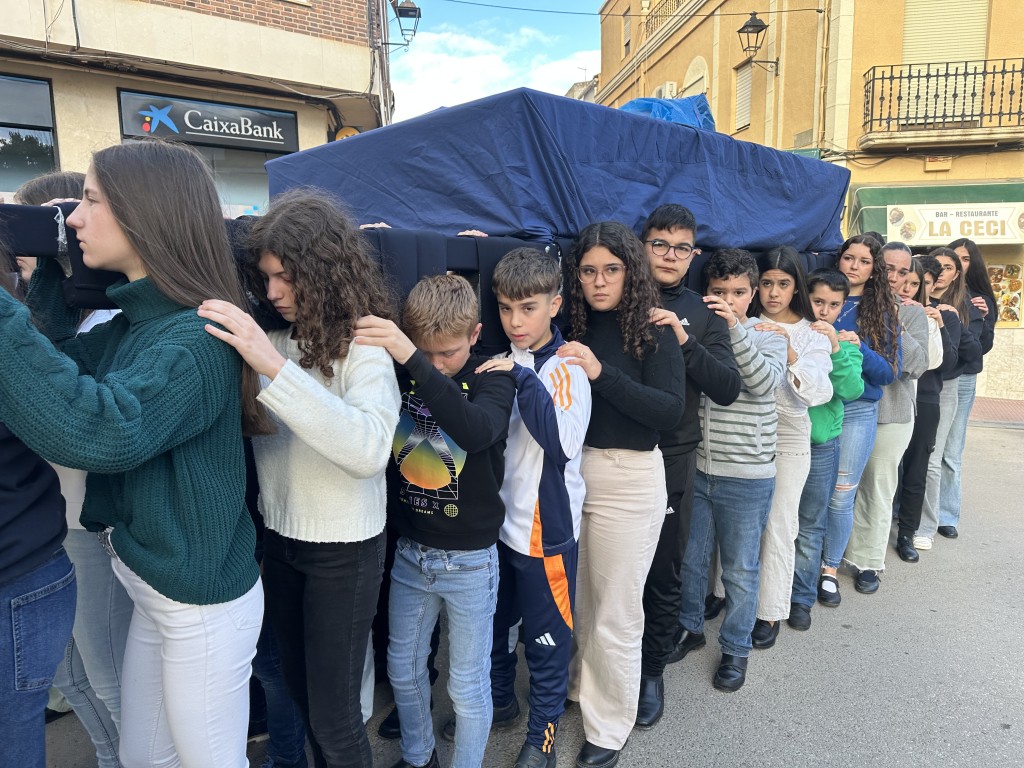 Primer ensayo de los pequeños costaleros de María santísima de la Paz