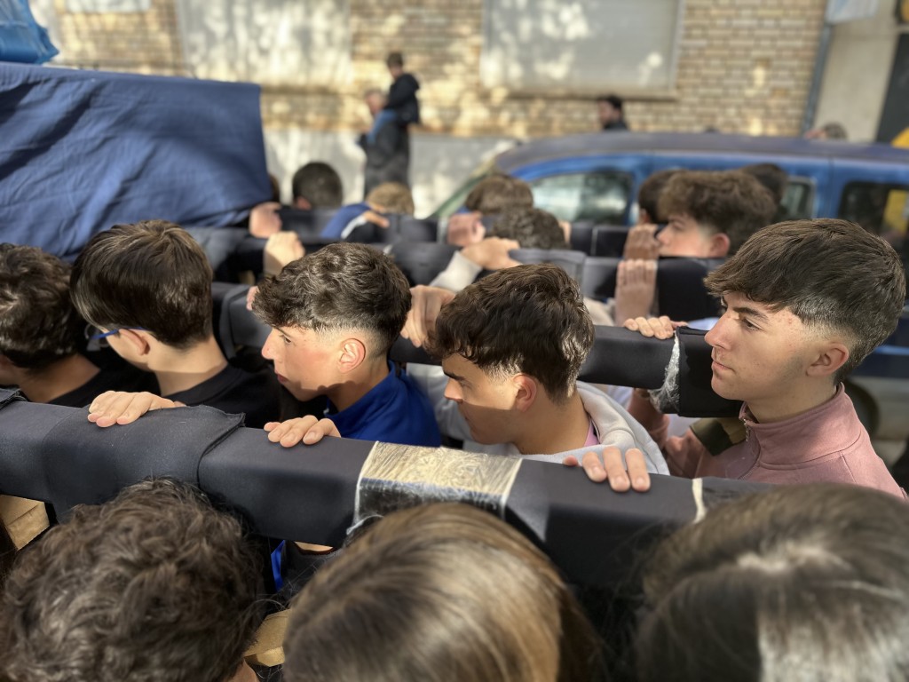 Primer ensayo de los pequeños costaleros de María santísima de la Paz