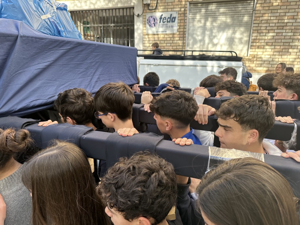 Primer ensayo de los pequeños costaleros de María santísima de la Paz