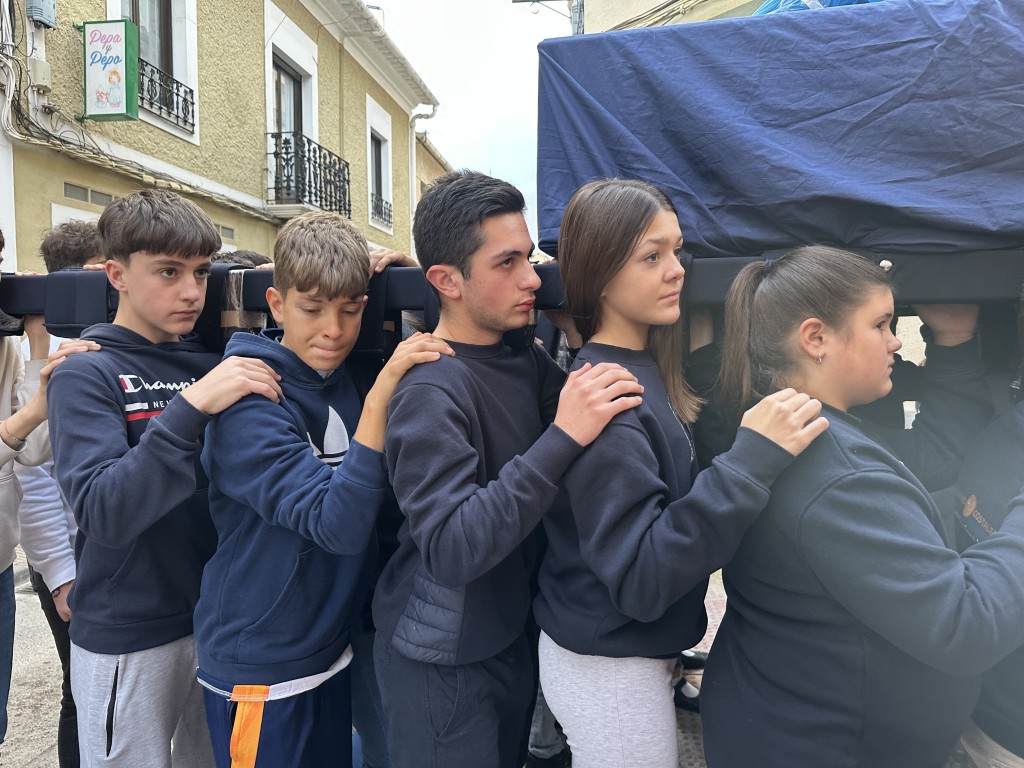 Primer ensayo de los pequeños costaleros de María santísima de la Paz