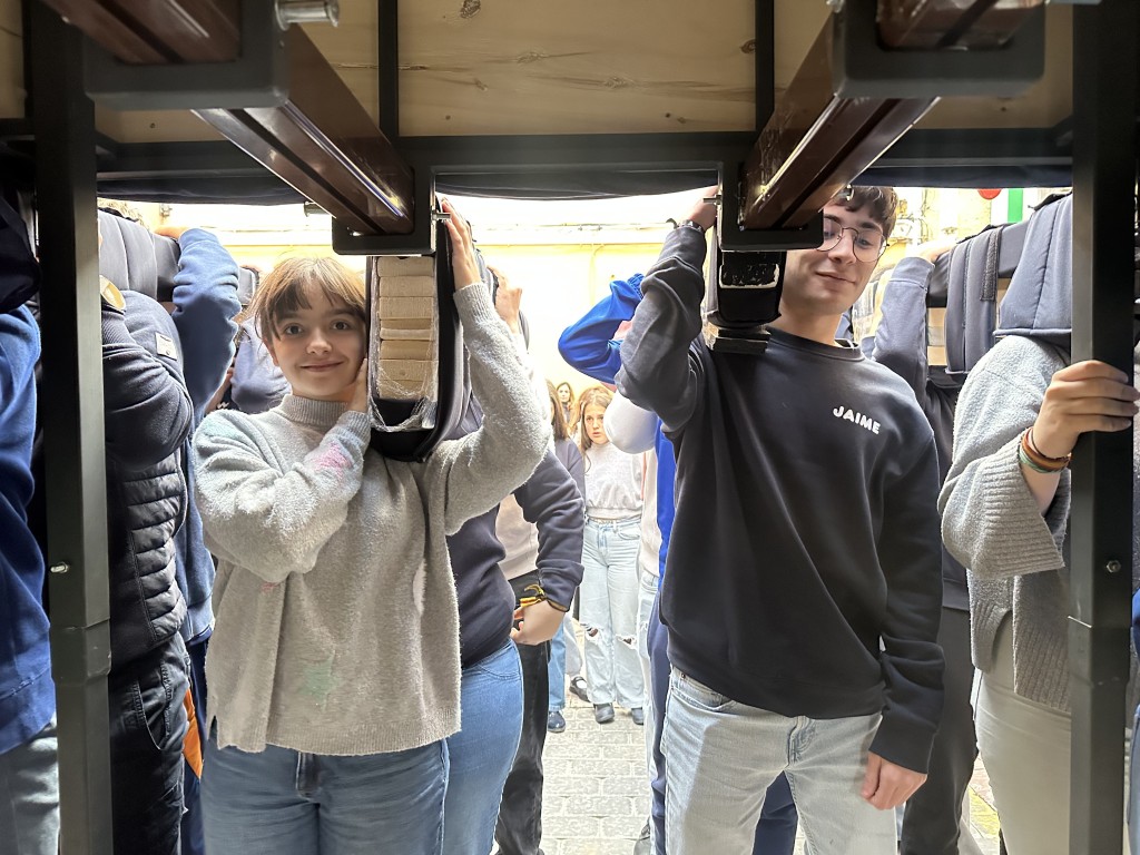 Primer ensayo de los pequeños costaleros de María santísima de la Paz
