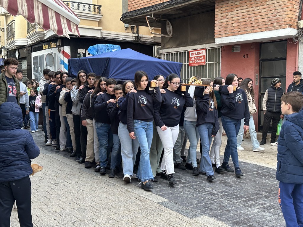 Primer ensayo de los pequeños costaleros de María santísima de la Paz