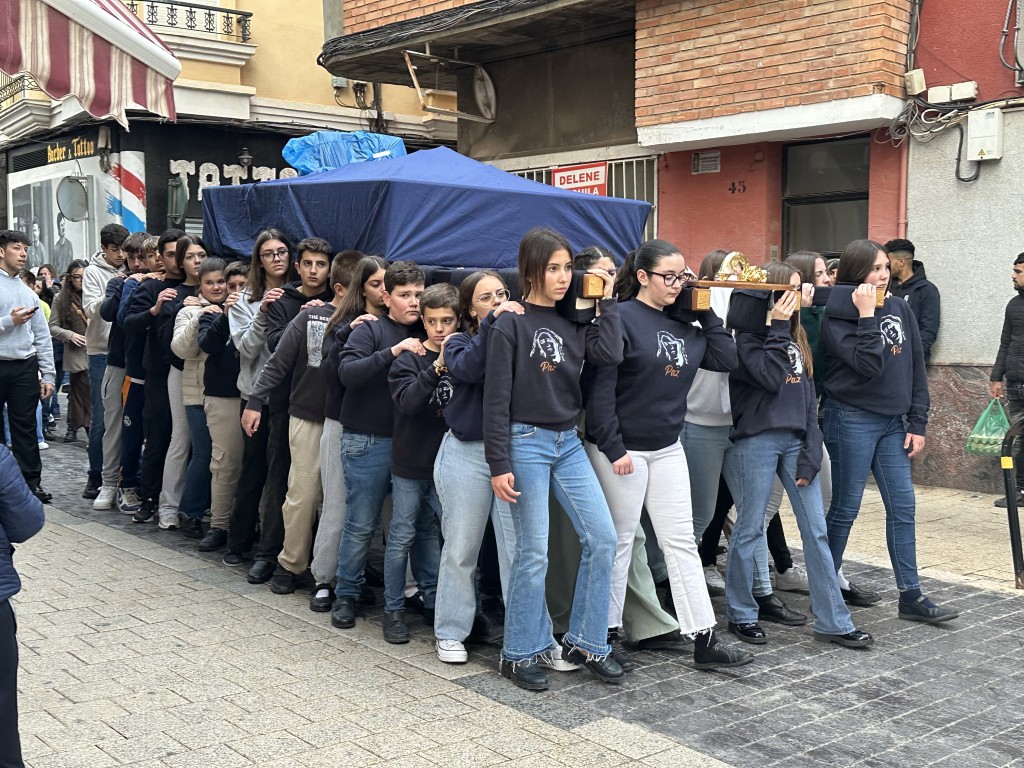Primer ensayo de los pequeños costaleros de María santísima de la Paz