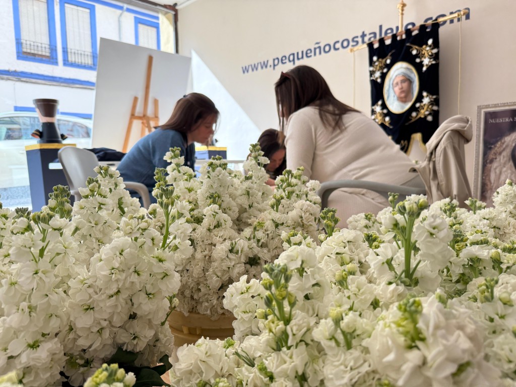 PREPARATIVOS PETALÁ | Las risas de los más pequeños se mezclan con los consejos