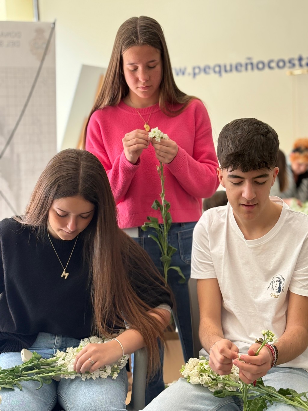 PREPARATIVOS PETALÁ | Las risas de los más pequeños se mezclan con los consejos