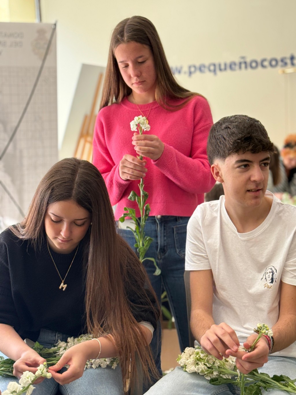 PREPARATIVOS PETALÁ | Las risas de los más pequeños se mezclan con los consejos