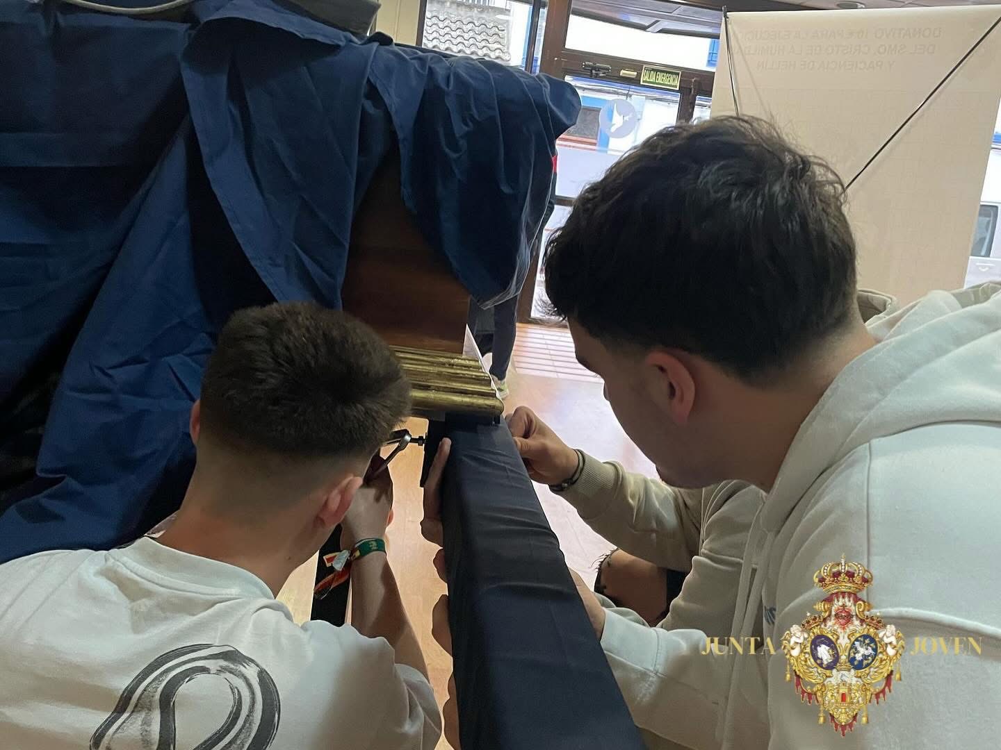 Últimos Preparativos para el Ensayo de los Pequeños Costaleros de María Santísima de la Paz